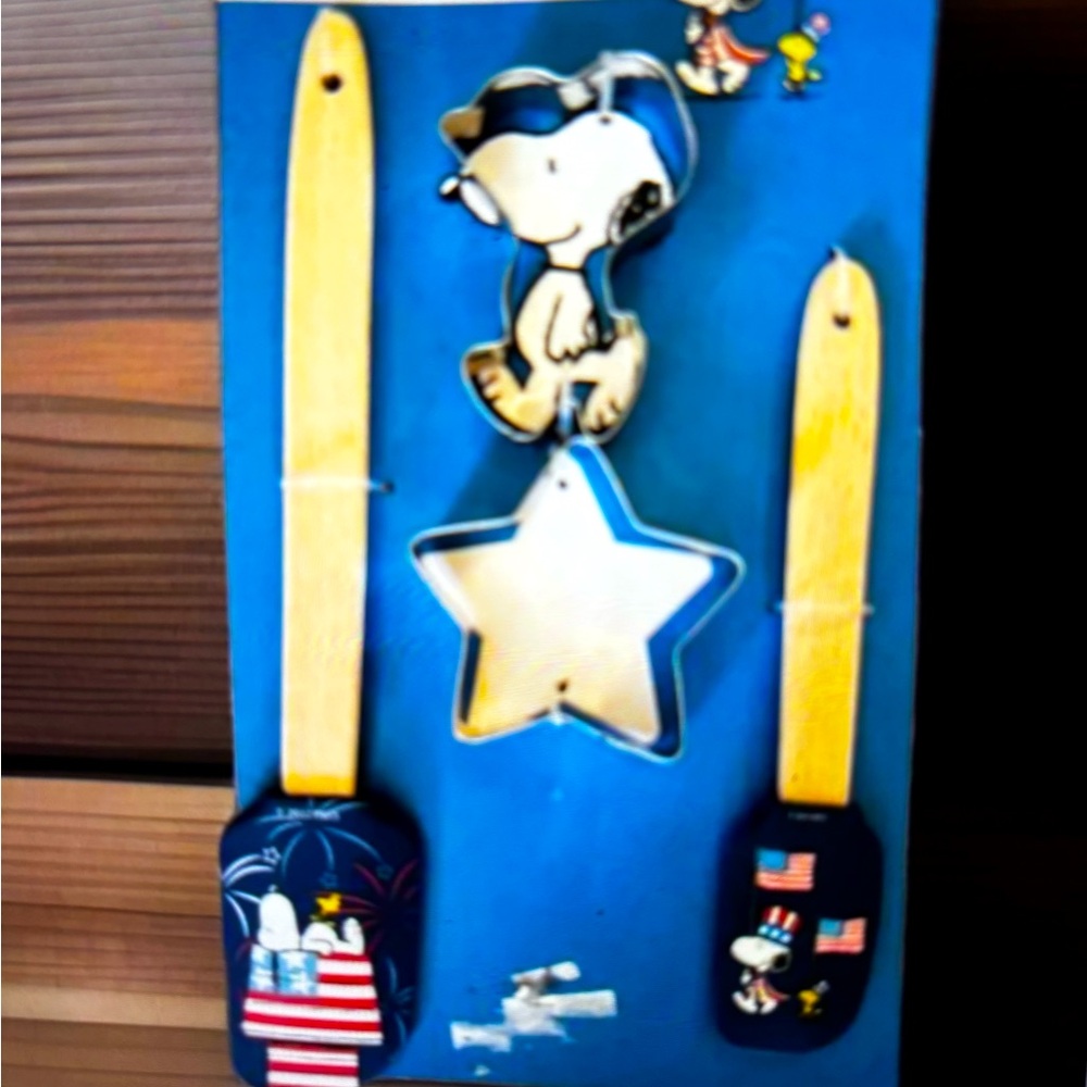 New 4 pc Peanuts Snoopy Patriotic cookie Cutter Star ⭐️ spatula set